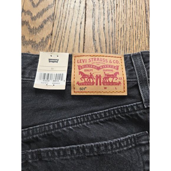 Levi's Womens 501 Black Denim Shorts New With Tags Size 30W or 8-10 Destressed - Picture 3 of 6